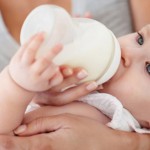 8 Cara Mudah Membersihkan Botol Susu Bayi